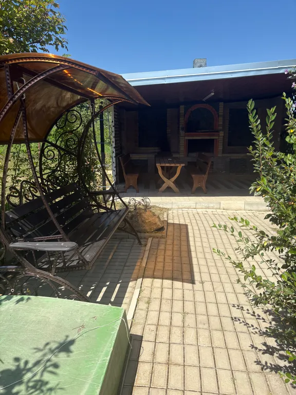 Домик у озера