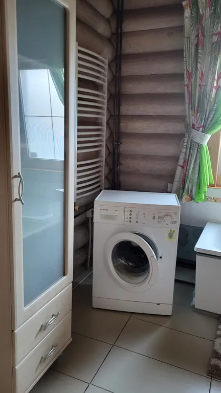 Уютный дом на побережье, на опушке соснового бора