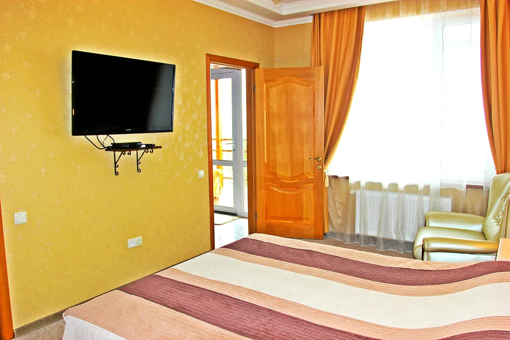 Дом с бассейном