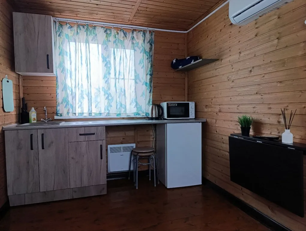 Домик на берегу для двух человек