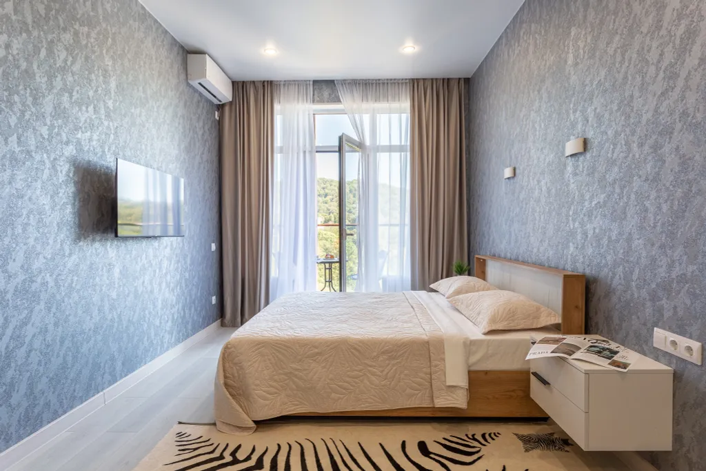 Студия с балконом и видом на горы