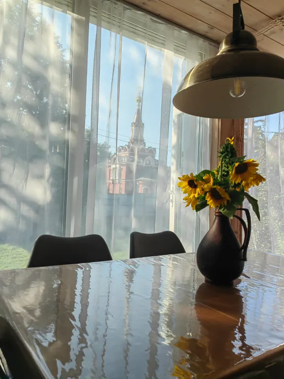 Дом с видом на церковь