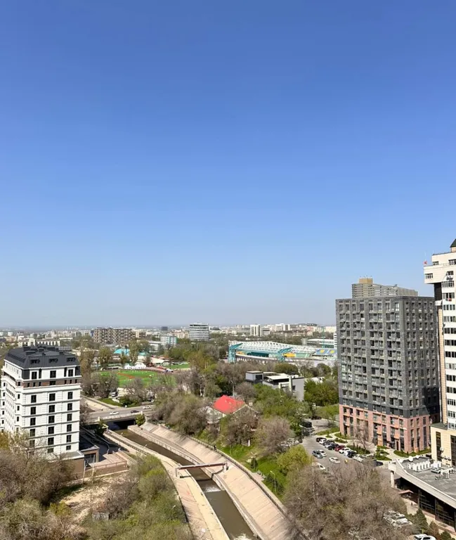 C видом на горы Esentai residence