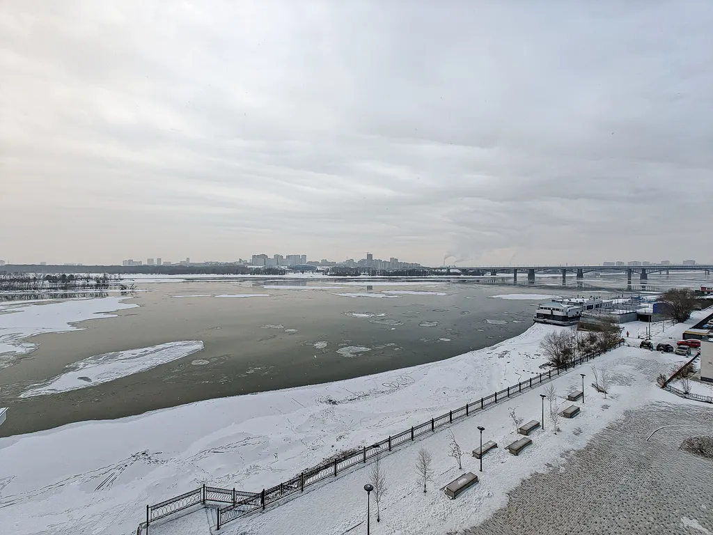 Двухкомнатная студия с шикарным видом на реку Михайловской набережной