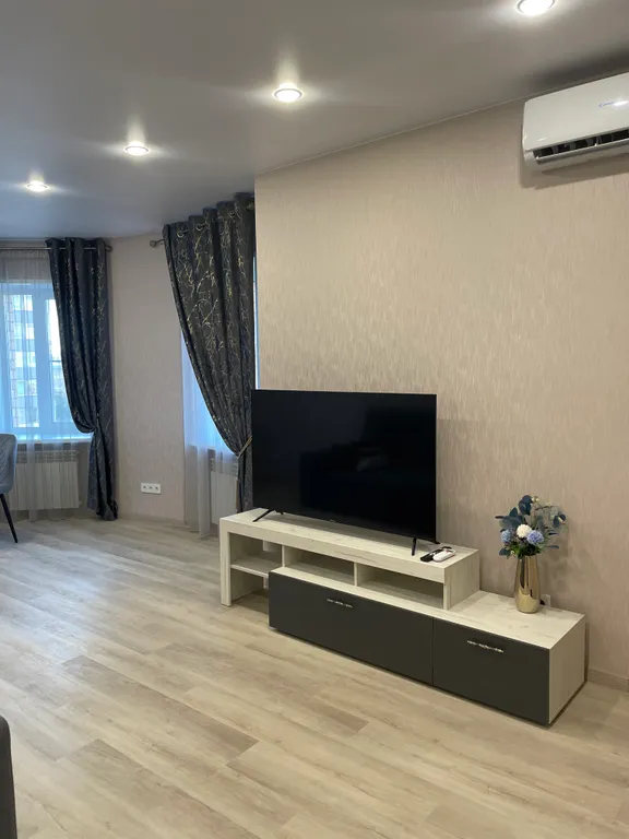 Просторная, после ремонта, квартира на Набережной, в центре города