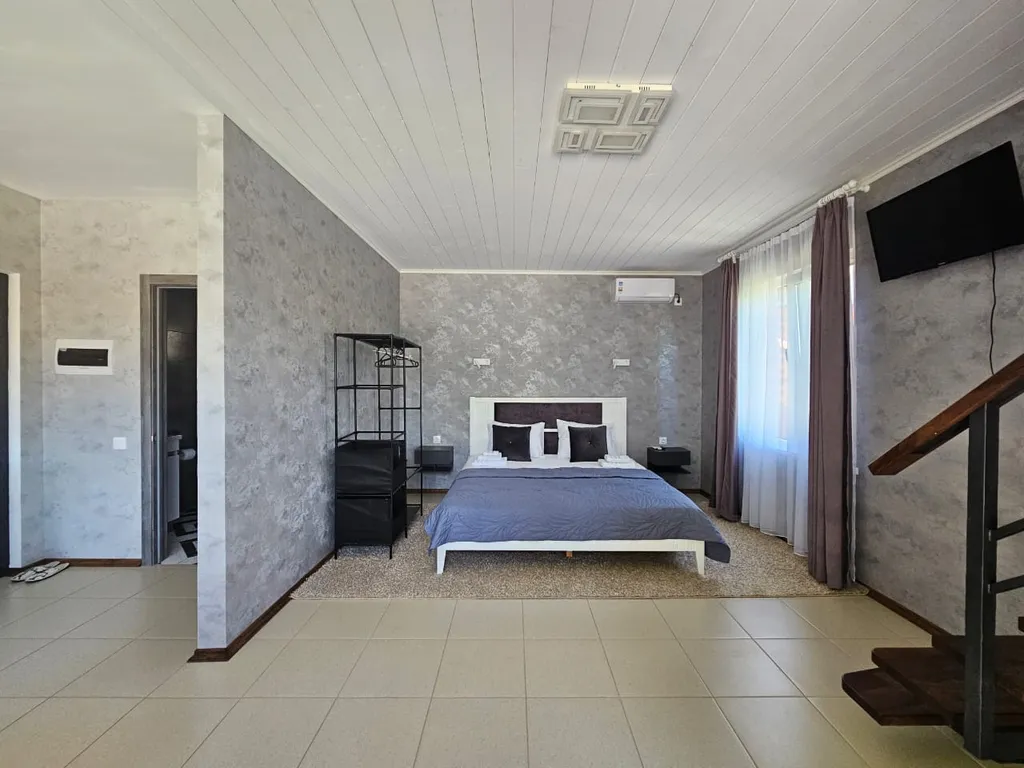 Дом с бассейном