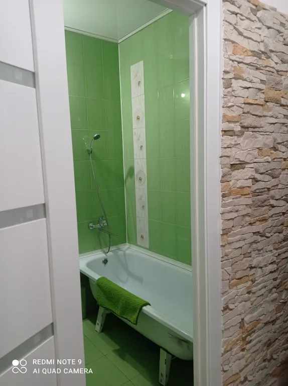 Вид на горный кавказский хребет на берегу реки Кубань