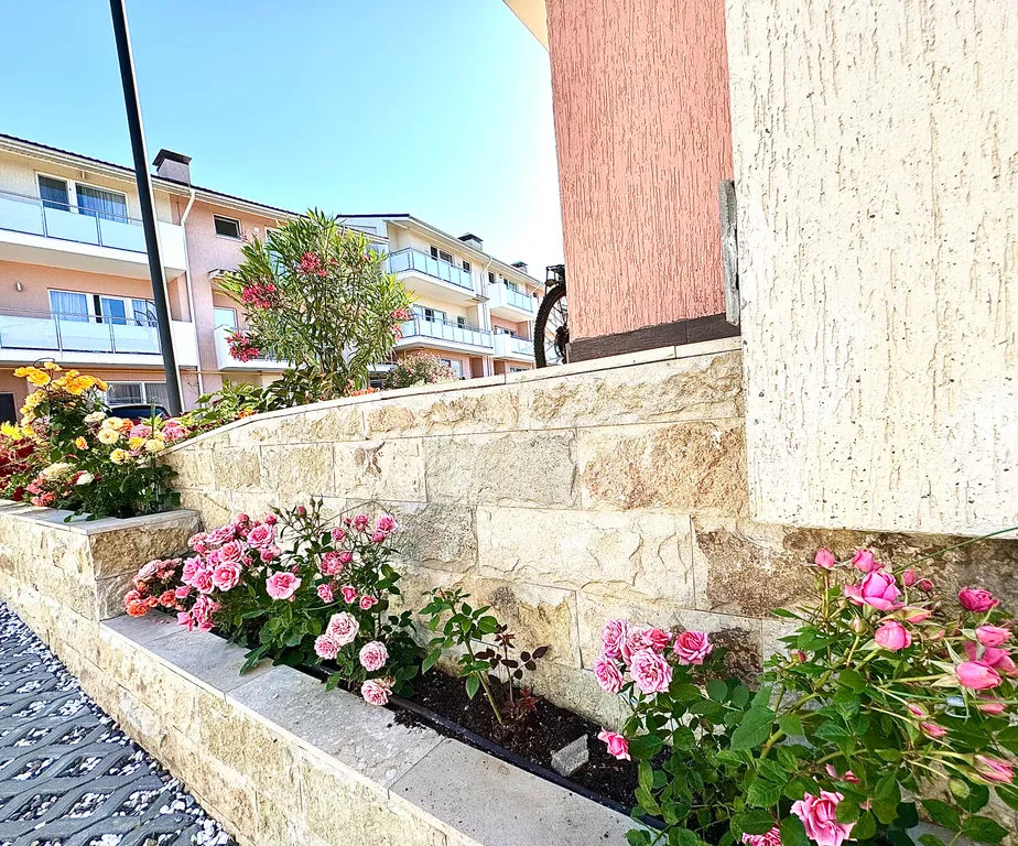 Уютный светлый дом с видом на море