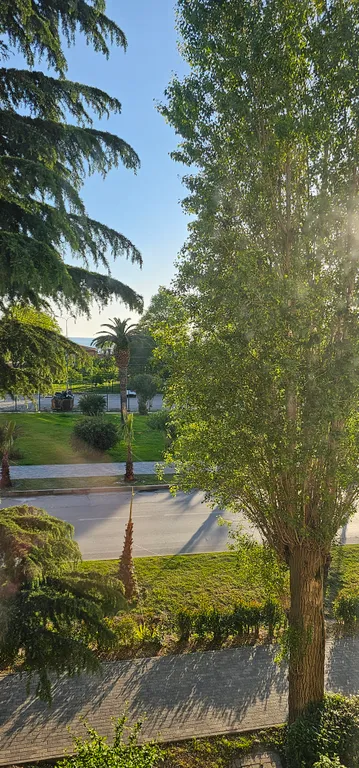 Уютная светлая квартира на берегу моря в центре