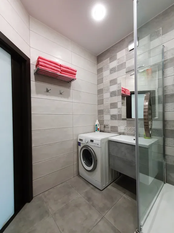 Двухкомнатная студия. Идеальная локация. Парковка во дворе.