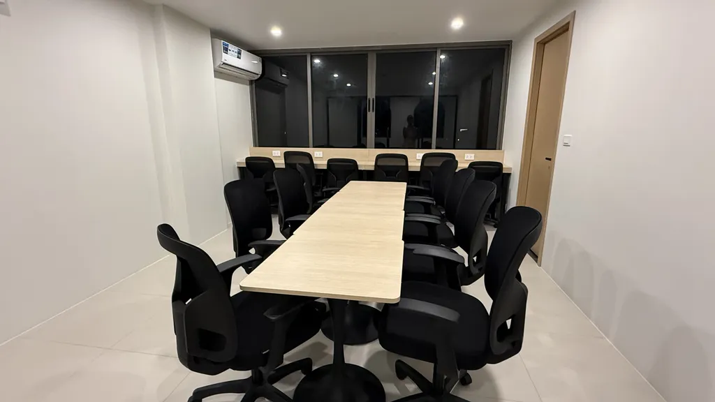 Двухкомнатная квартира у пляжа Камала с рабочим кабинетом, бассейном, залом