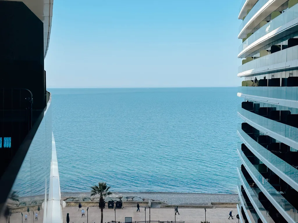 Апартаменты с отдельной спальней на берегу моря