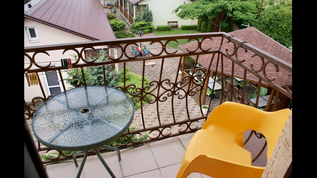 Комната с балконом