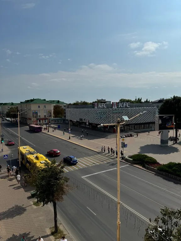 Красивая трёхкомнатная квартира в центре с видом на площадь