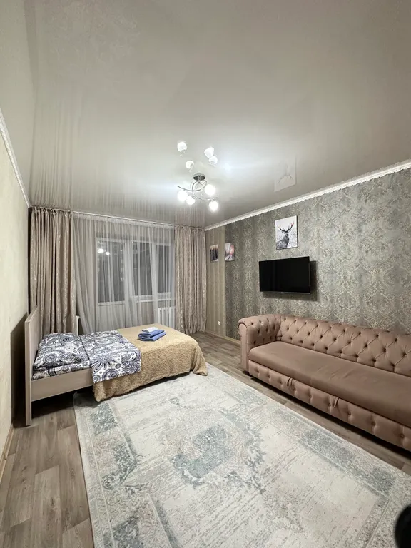 Просторная рядом с рекой и лесом