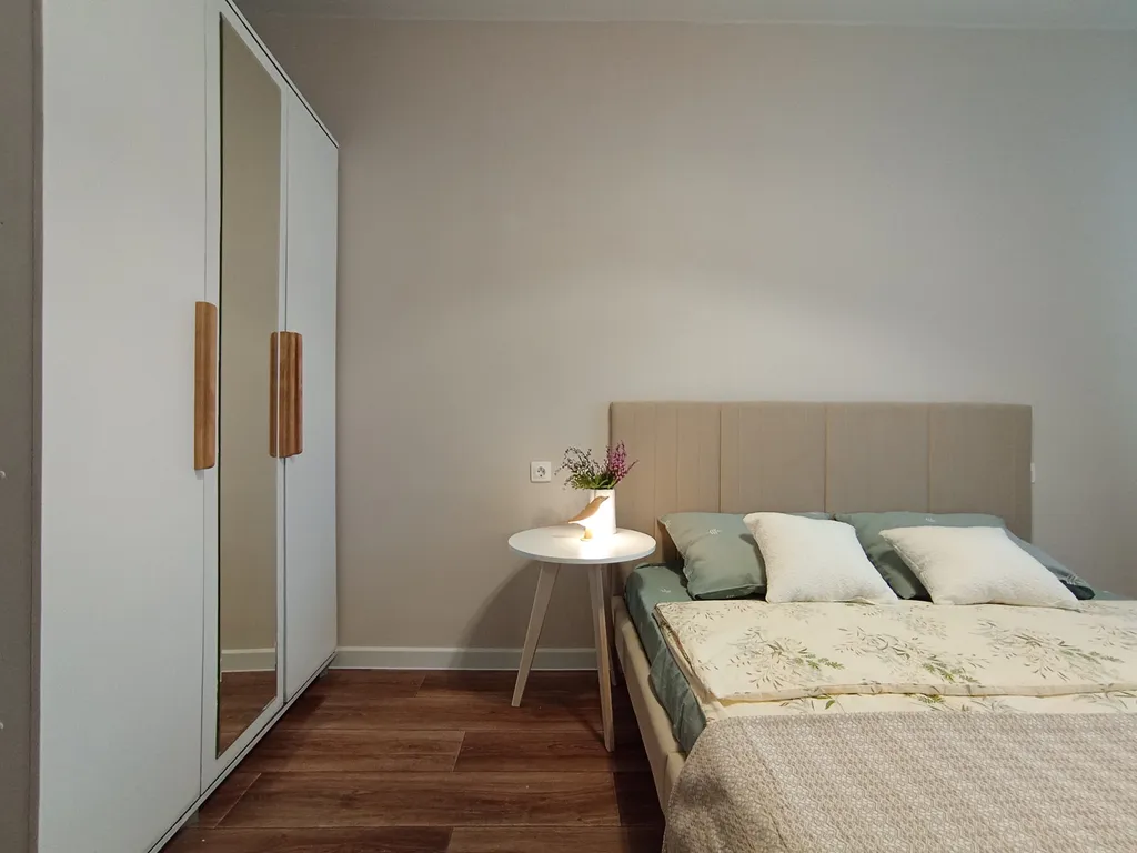 Квартира с видом на железнодорожный вокзал