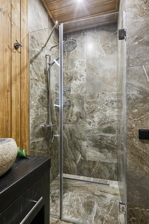 Улучшенный трехместный номер с раздельными кроватями и видом на озеро