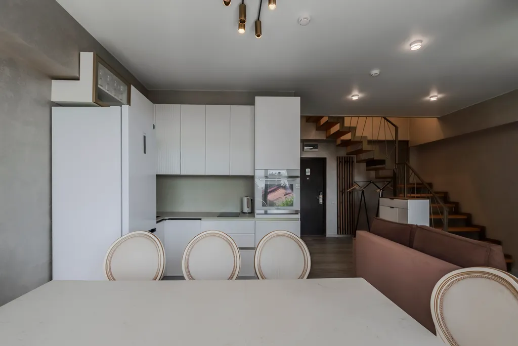 Двухэтажный апартамент с круглогодичным бассейном и залом