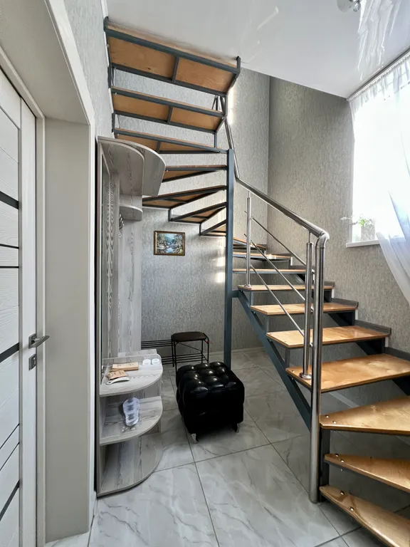 Коттедж Этаж в частном доме с отдельным входом и баней на территории — аренда посуточно в Мостовской