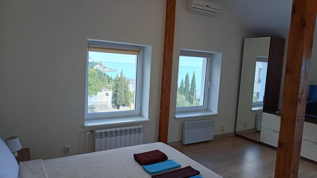 Трёхкомнатная квартира с панорамным видом на море и горы