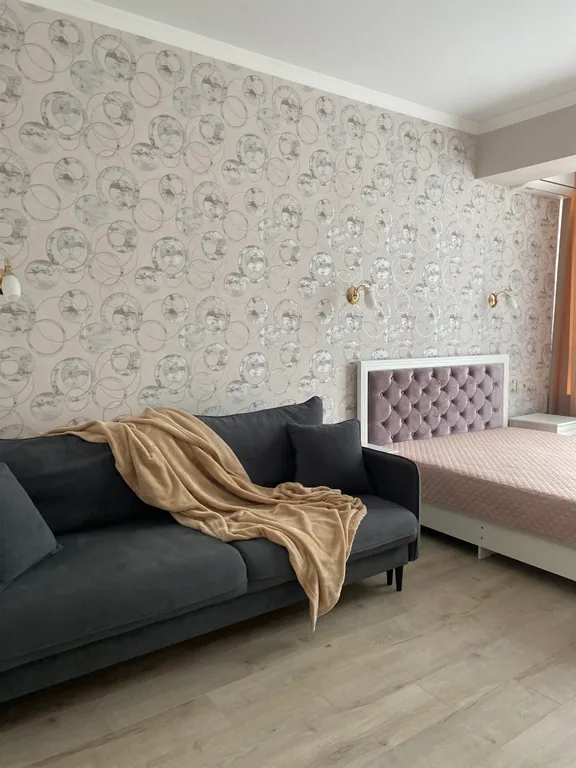 Двухкомнатная квартира с балконом в центре города