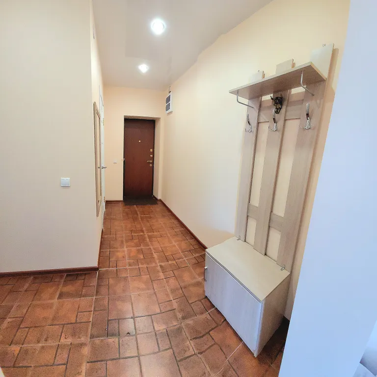 Комфортная светлая квартира с балконом и парковкой