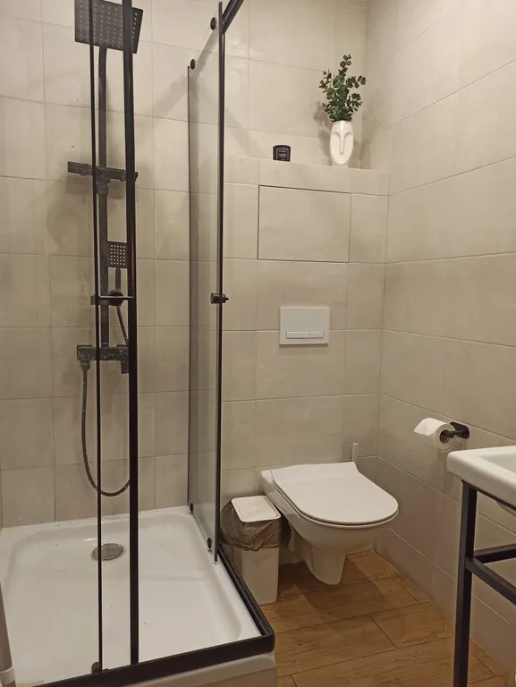 Высокая новостройка в центре города