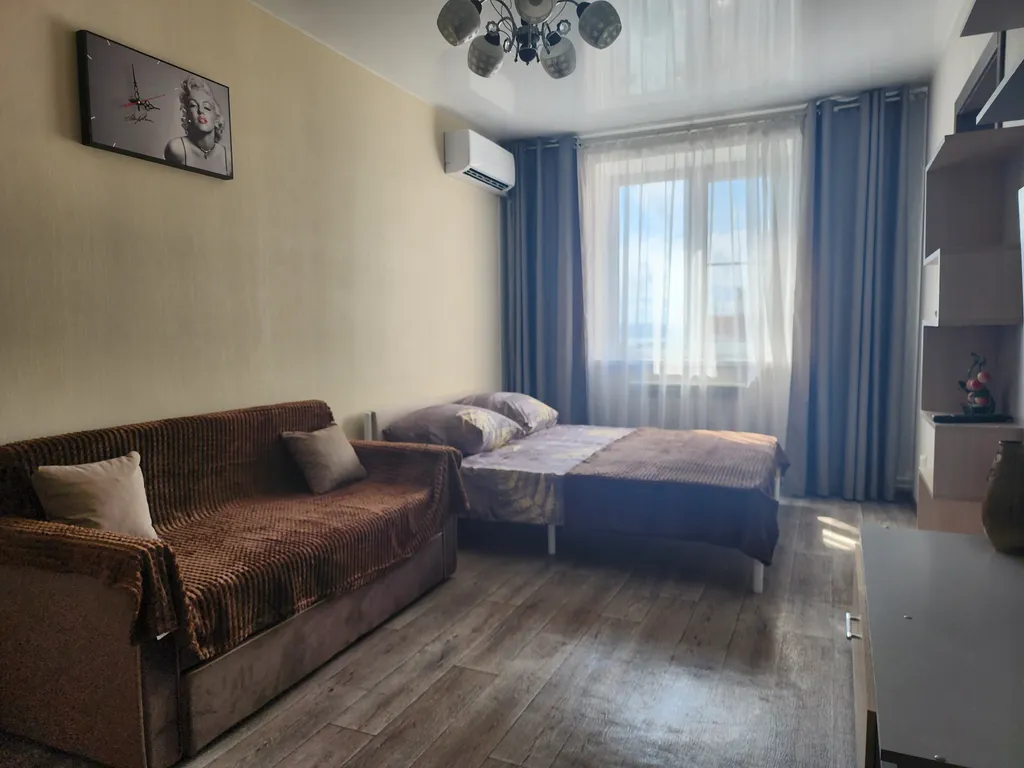 Уютная однокомнатная квартира с видом на озеро рядом с вокзалом — аренда посуточно в Чебаркуль