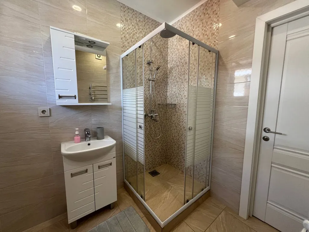 Студия с панорамными окнами и шикарным видом на море