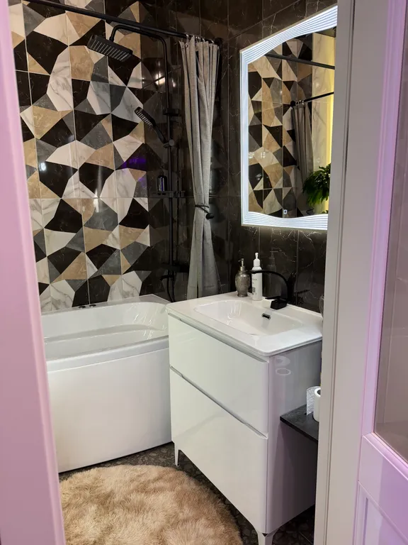 Квартира студия с джакузи и множеством подсветок