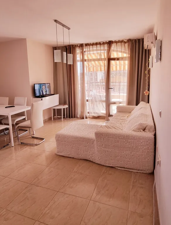 Апартаменты с 2 спальнями и огромным балконом с видом на море