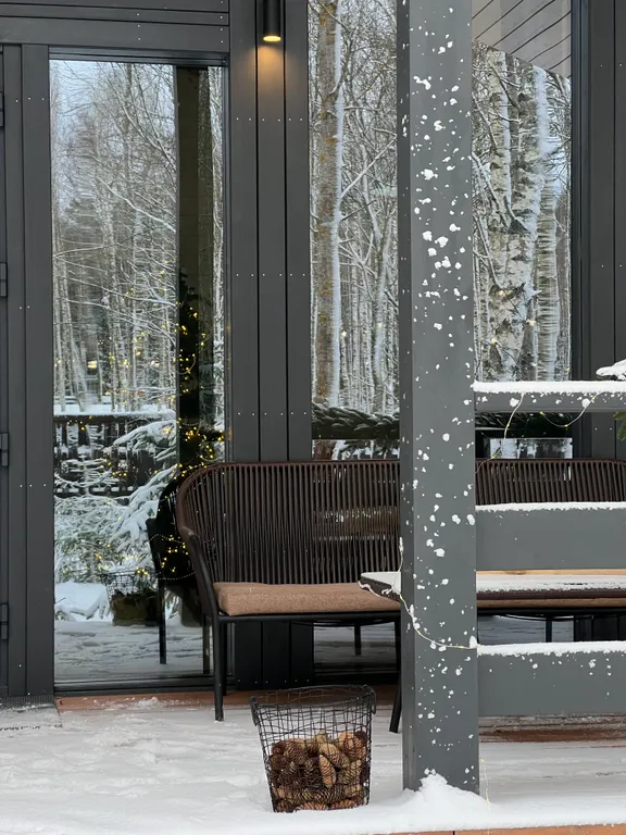 С сауной и камином одноэтажный барн в березовой роще