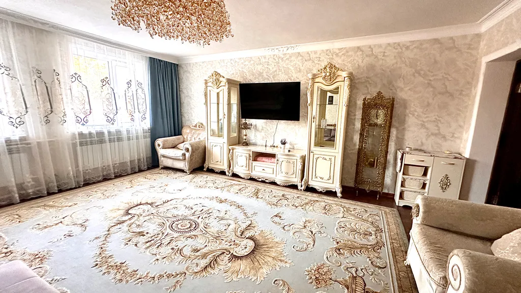 Целый просторный дом в центре