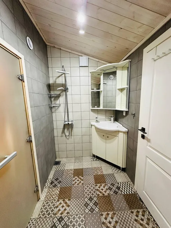 Уютный дом в скандинавском стиле среди сосен с сауной