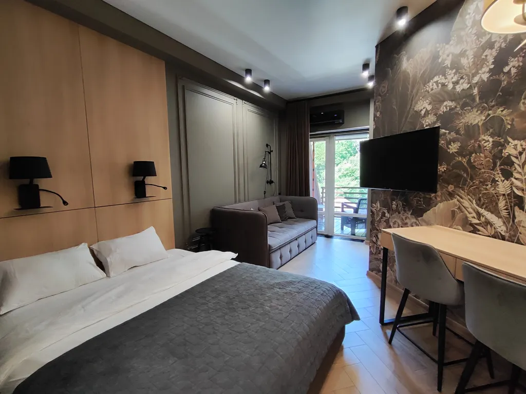 Дизайнерская студия с балконом