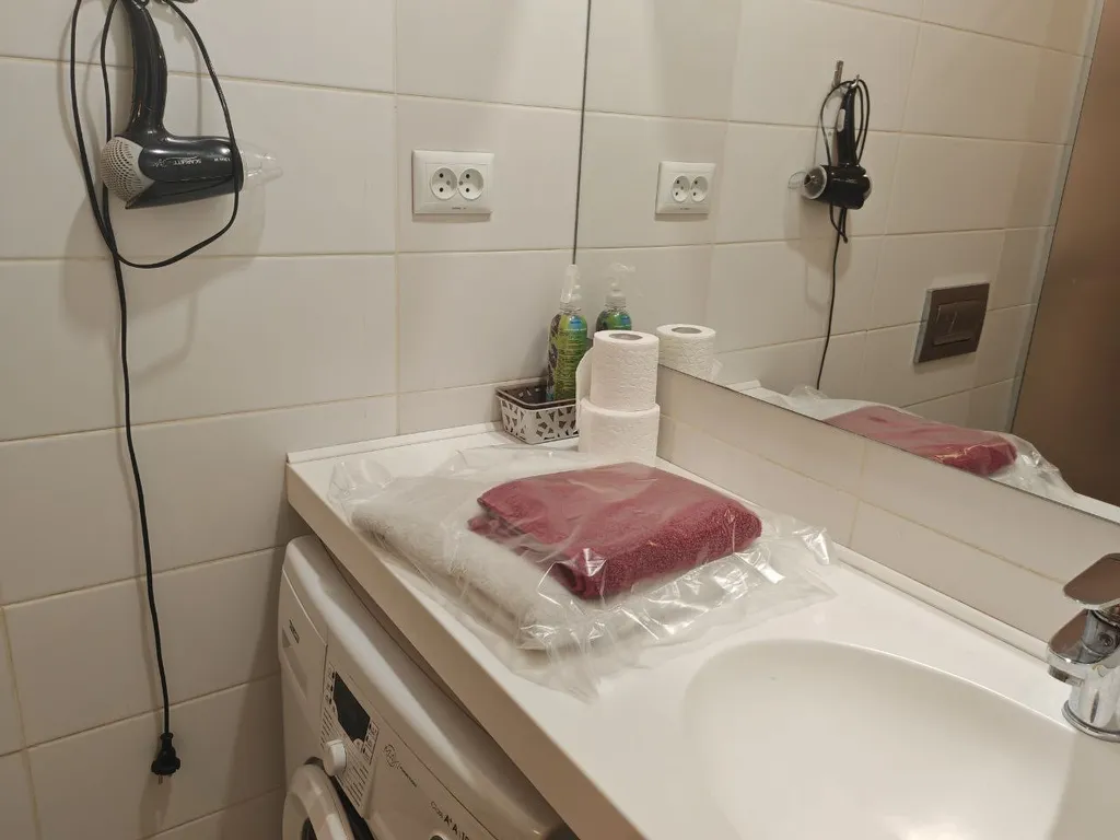 Коттедж Однокомнатный домик с террасой и мангалом — Новосибирск