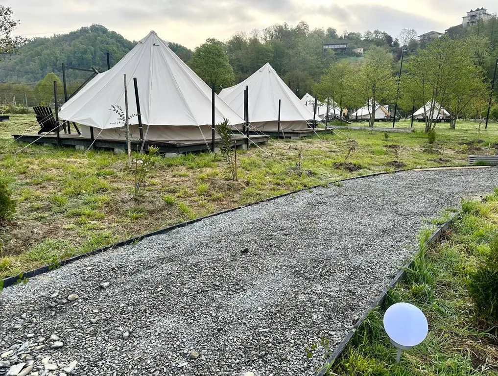 Шатер в саду