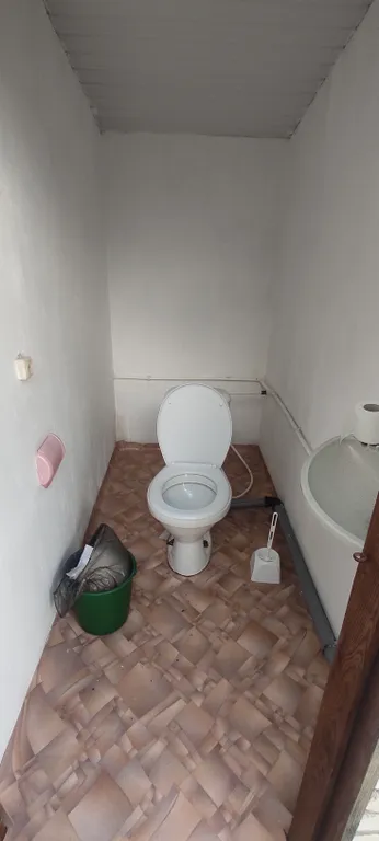 Маленький дом, простенький ремонт, не далеко он озер