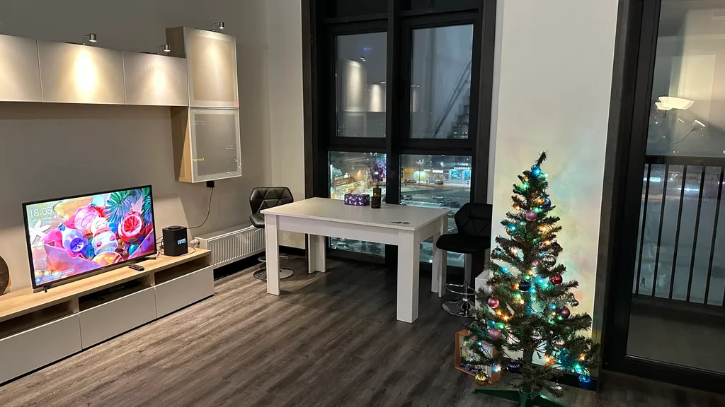 Квартира Двухуровневый лофт с 7-метровыми потолками и панорамными окнами — аренда посуточно в Томск