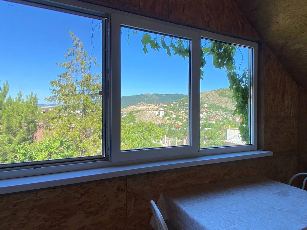 Уютный номер с видом на горы