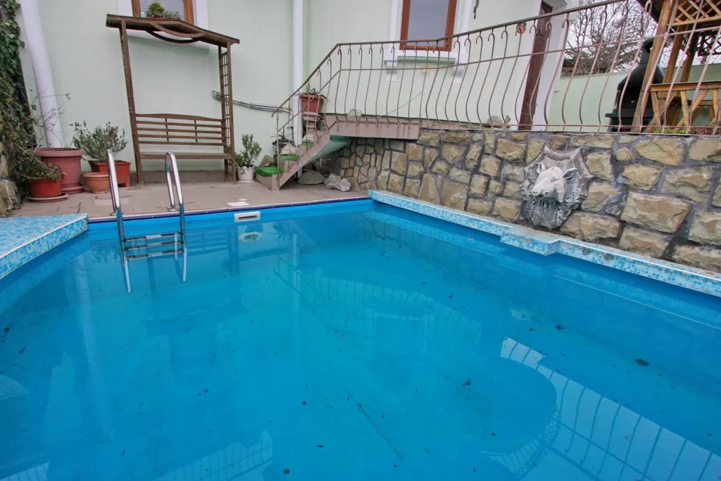 Дом в центре с видом на море