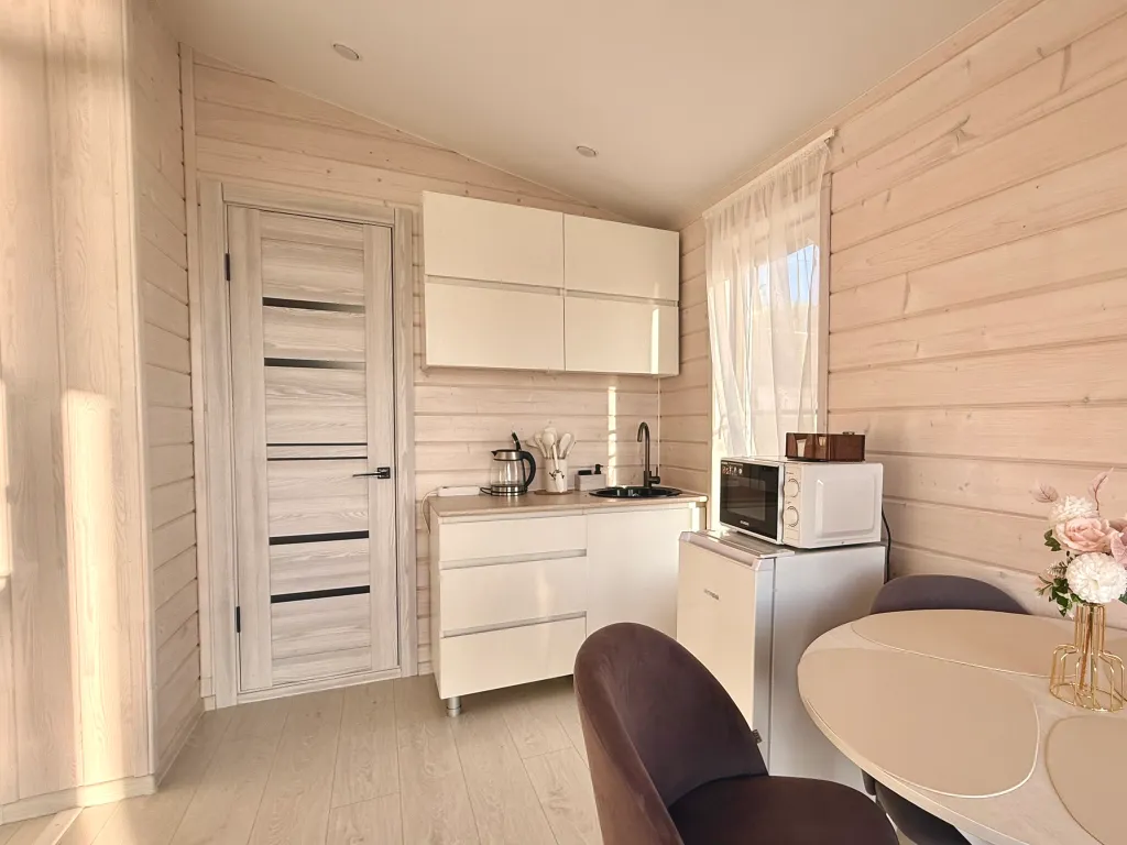 Lodge with pool (дом на берегу рыбинского водохранилища)