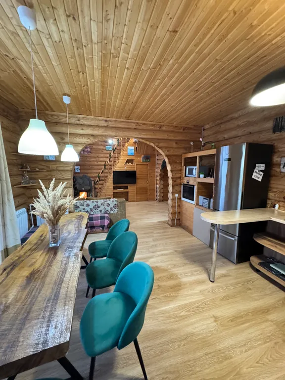 Срубовой дом с большим бассейном и шикарным видом на Жигулевские горы