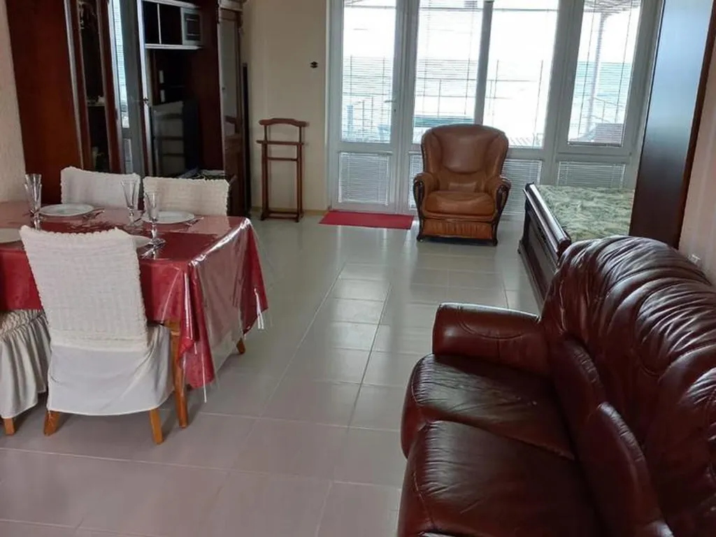 Эллинг нa беpeгу моpя