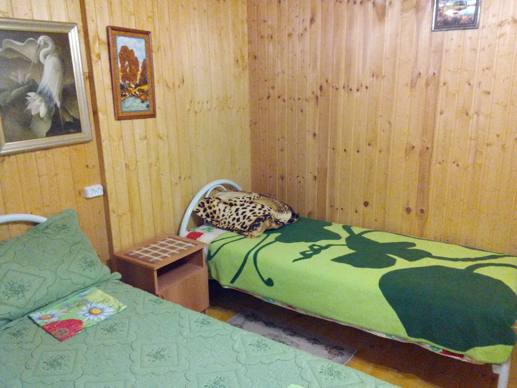 Уютный двухкомнатный домик в лесу