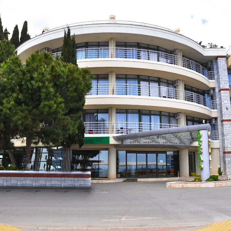 Квартира Номер-студия с видом на море на набережной Алушты в отеле Аквапарк — аренда посуточно в Алушта