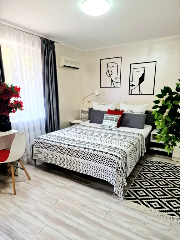 Квартира Квартира Просторная студия с балконом на тихой улице — Геленджик