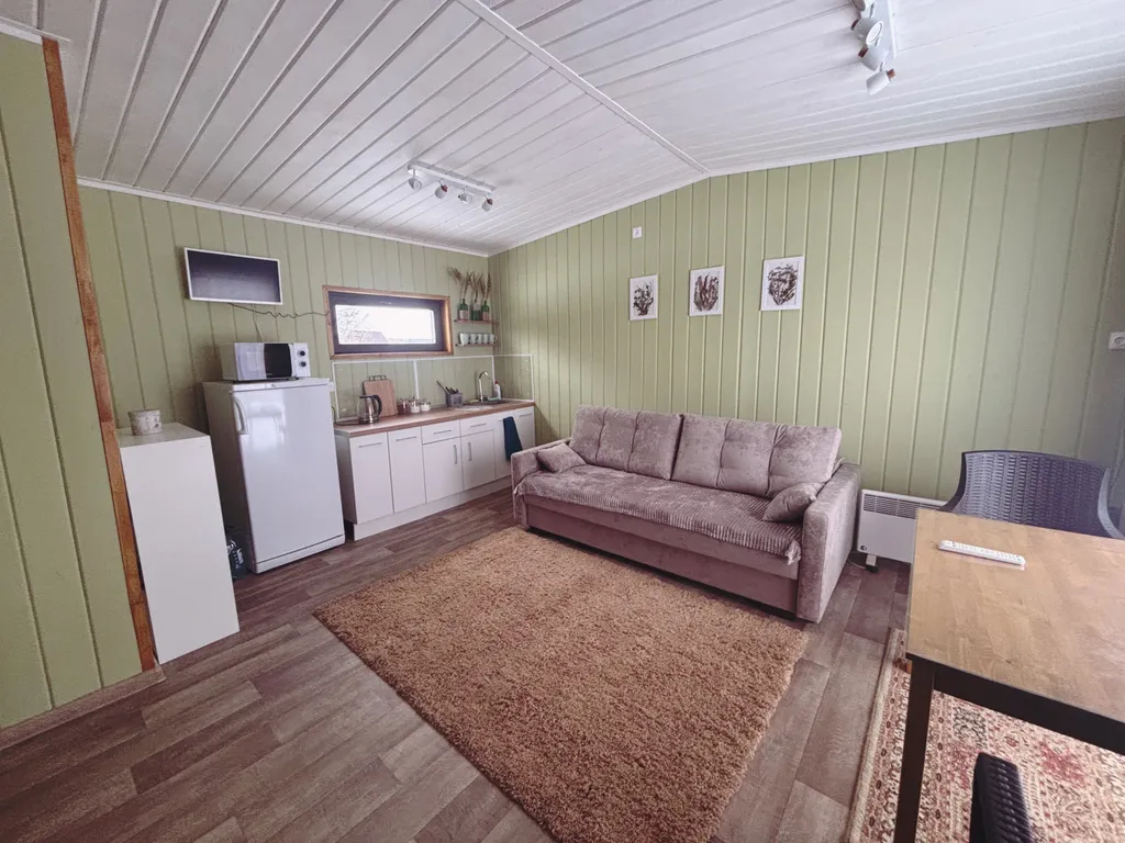 Новый, уютный дом на огороженной территории