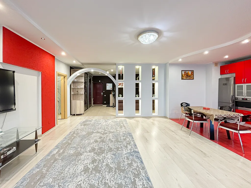 Просторная квартира в центре с видом на залив и замок