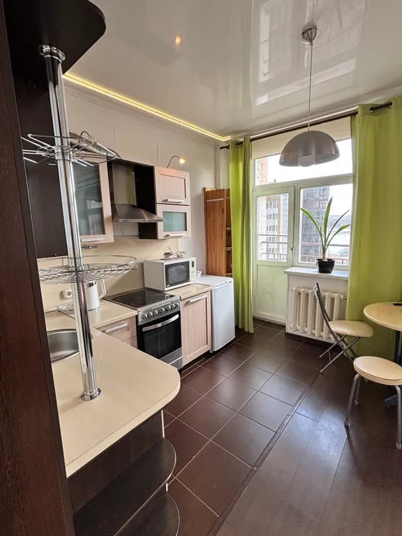 Солнечная студия с прекрасным видом на Ангару